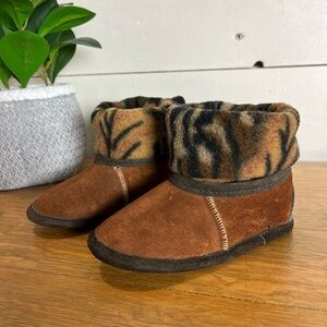 GRAVEL – Children’s Slippers – Size M 8-9 baby